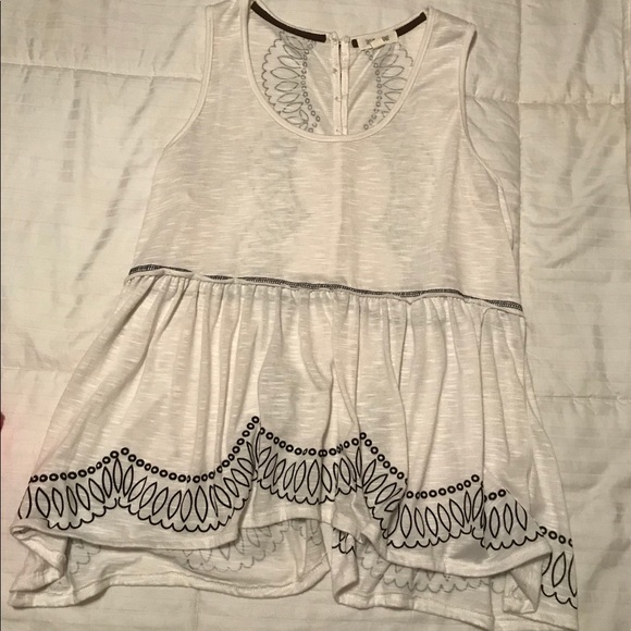 Tops - White detailed top